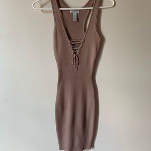 Tan, ribbed dress 👗